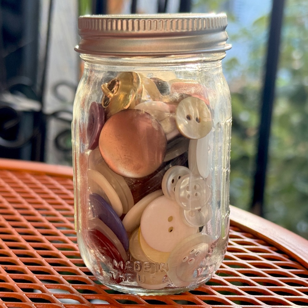 ✦ 100 Assorted Buttons ✦